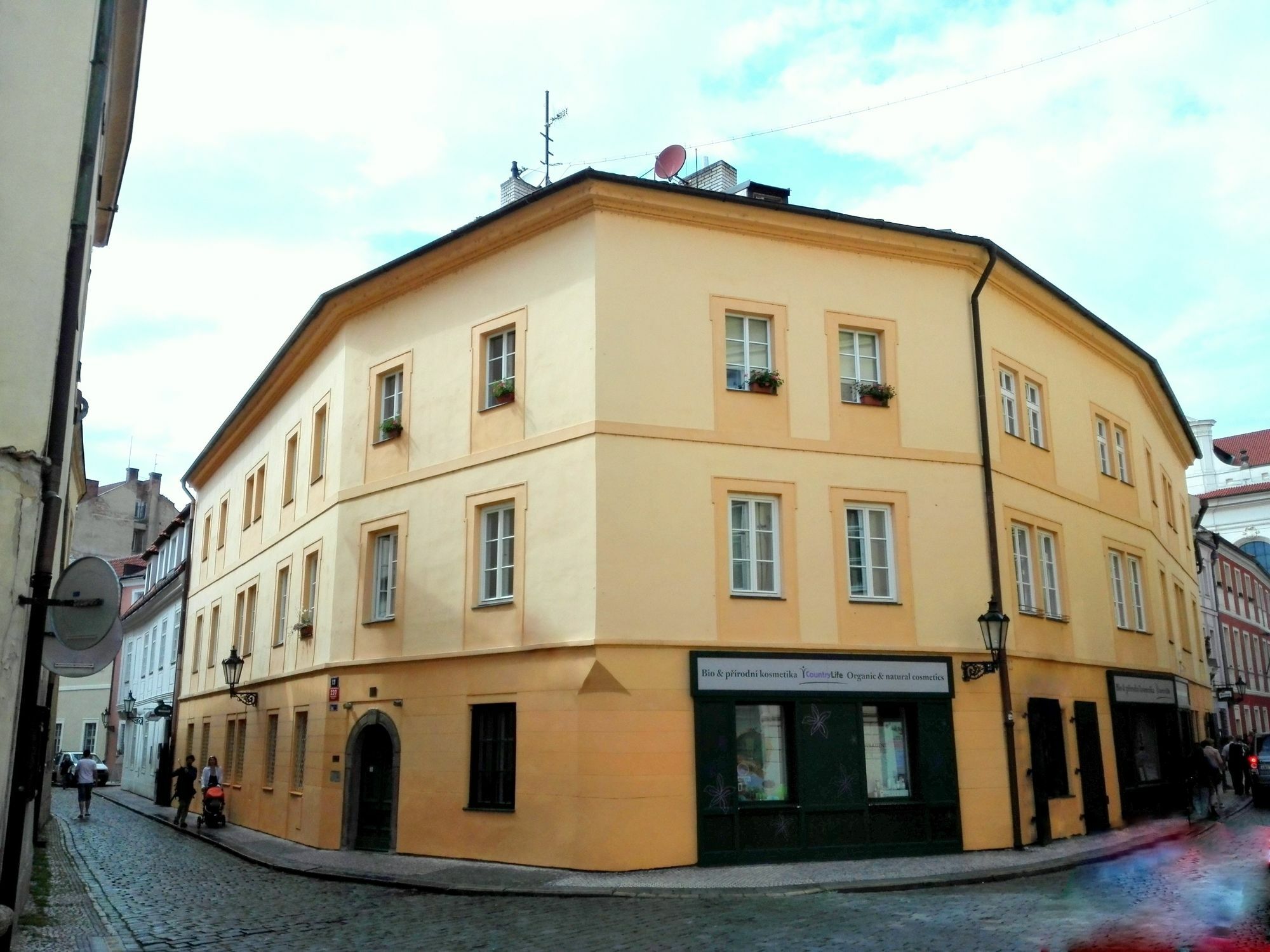 Gigantic Boho Chic 3 Bedroom 3 Bathroom Loft With Hanging Chair * Praha